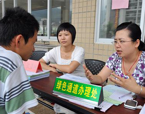 建國(guó)60年中國(guó)教育：促進(jìn)教育公平、普及義務(wù)教育與教育咨詢服務(wù)的成就